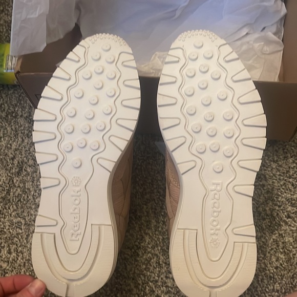 NWT Limited edition Reebok camel color corduroy classics - Picture 2 of 6